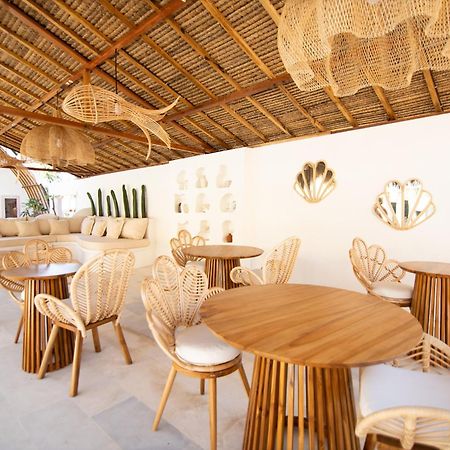 Isla De Agua Hotel Gili Air Exterior photo